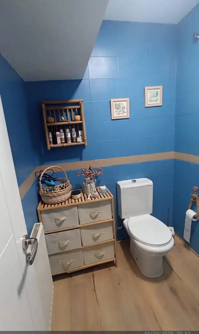 Casa o chalet en venta en Calle Giralda, 56, Los Hueros Baño de Casa o chalet en venta en Villalbilla con Aire acondicionado, Terraza y Piscina