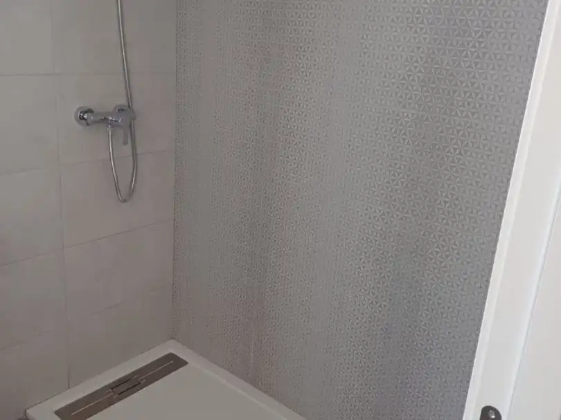 Baño de Piso de alquiler en Almería con Aire acondicionado, Jardín privado y Terraza