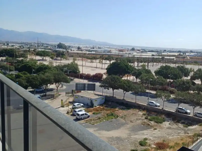 Vista exterior de Piso de alquiler en Almería con Aire acondicionado, Jardín privado y Terraza