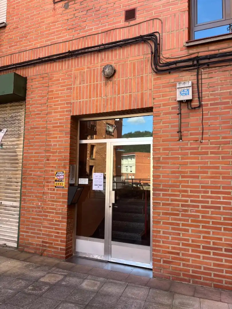 Wohnung zum Verkauf in Santa Marina Kalea, 7, Etxebarri Außenansicht von Wohnung zum Verkauf in Etxebarri mit Heizung, Parkett und Abstellraum