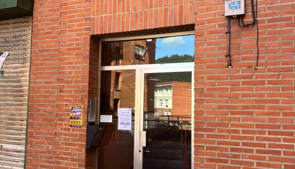 Piso en venta en Santa Marina Kalea, 7, Etxebarri, Bizkaia - imagen 1 Foto 1 de Piso en venta en Santa Marina Kalea, 7, Etxebarri, Bizkaia
