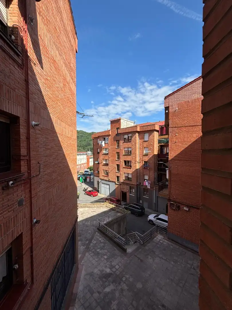 Wohnung zum Verkauf in Santa Marina Kalea, 7, Etxebarri Außenansicht von Wohnung zum Verkauf in Etxebarri mit Heizung, Parkett und Abstellraum