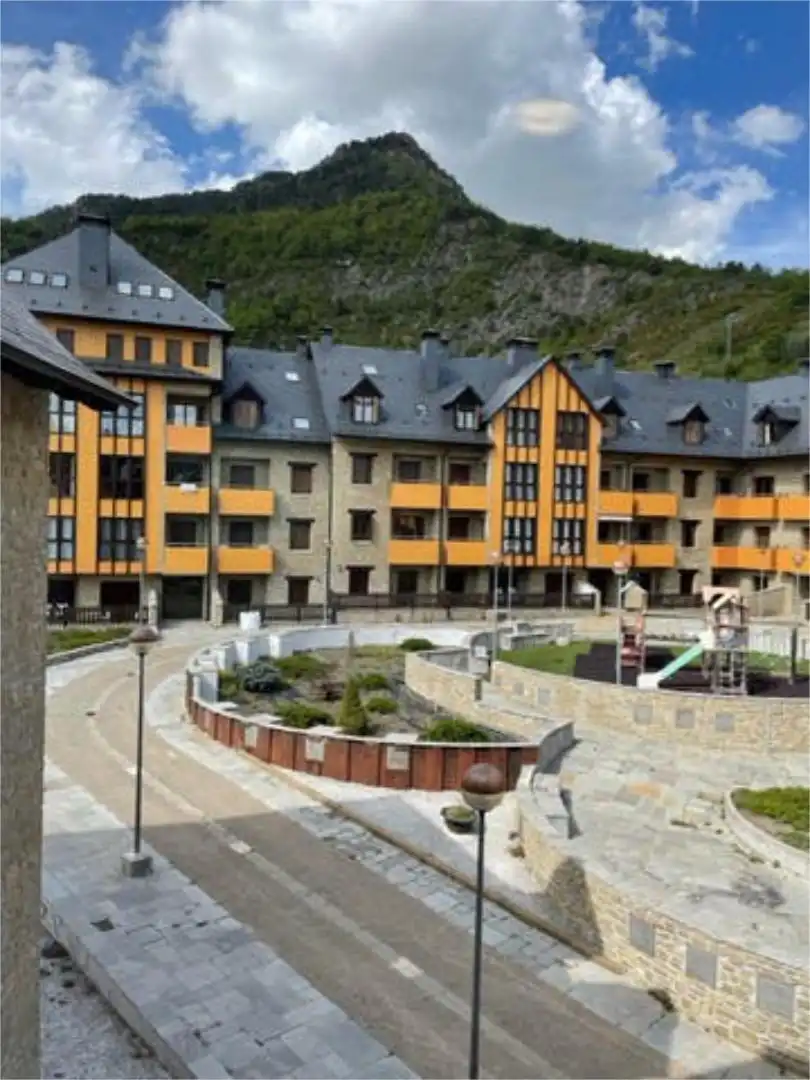 Außenansicht von Wohnung zur Miete in Panticosa mit Heizung, Privatgarten und Schwimmbad