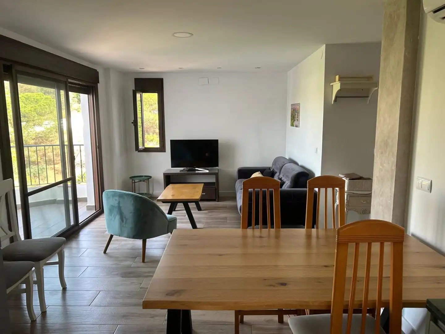 Wohnzimmer von Einfamilien-Reihenhaus zur Miete in Vélez-Málaga mit Klimaanlage, Terrasse und Möbliert