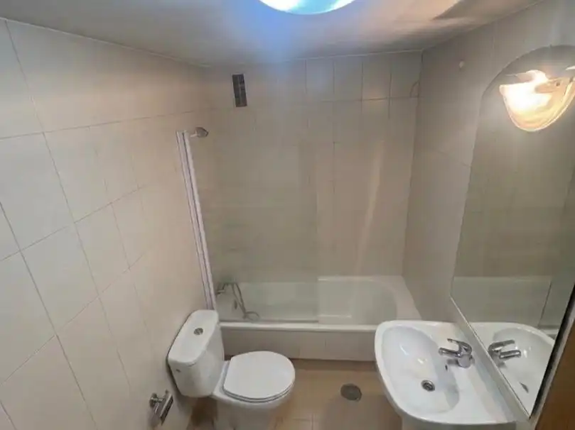 Piso de alquiler en Calle de Tumaco, 10, Salvador Baño de Piso de alquiler en Madrid Capital con Aire acondicionado y Piscina