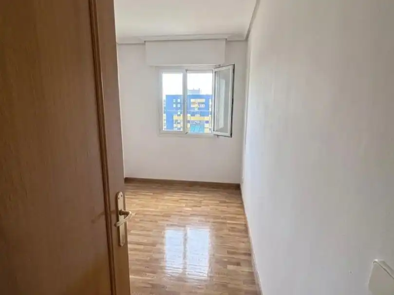 Piso de alquiler en Calle de Tumaco, 10, Salvador Habitación de Piso de alquiler en Madrid Capital con Aire acondicionado y Piscina