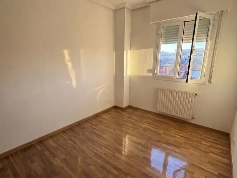Piso de alquiler en Calle de Tumaco, 10, Salvador Habitación de Piso de alquiler en Madrid Capital con Aire acondicionado y Piscina