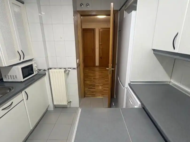 Piso de alquiler en Calle de Tumaco, 10, Salvador Cocina de Piso de alquiler en Madrid Capital con Aire acondicionado y Piscina