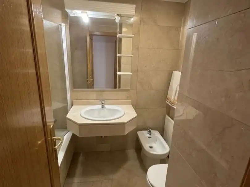 Piso de alquiler en Calle de Tumaco, 10, Salvador Baño de Piso de alquiler en Madrid Capital con Aire acondicionado y Piscina