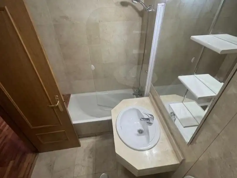 Piso de alquiler en Calle de Tumaco, 10, Salvador Baño de Piso de alquiler en Madrid Capital con Aire acondicionado y Piscina