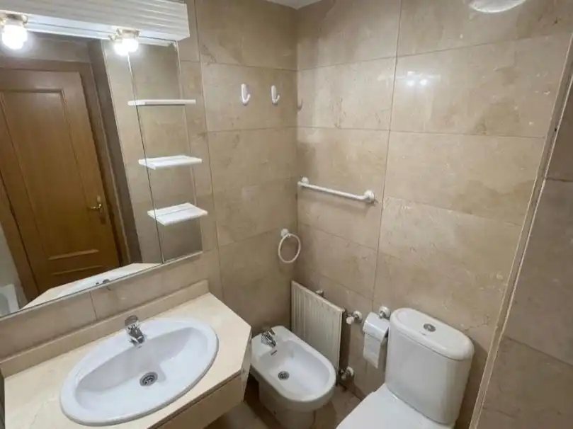 Piso de alquiler en Calle de Tumaco, 10, Salvador Baño de Piso de alquiler en Madrid Capital con Aire acondicionado y Piscina
