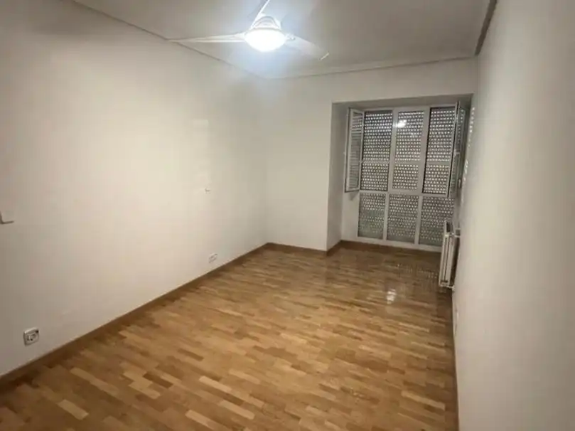 Piso de alquiler en Calle de Tumaco, 10, Salvador Habitación de Piso de alquiler en Madrid Capital con Aire acondicionado y Piscina