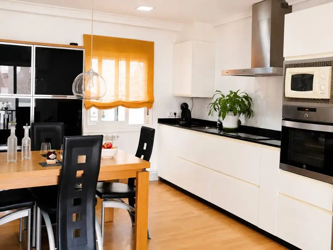 Piso en venta en Rúa Río Arnoia, 26, Ventiun Cocina de Piso en venta en Ourense Capital con Calefacción, Parquet y Trastero