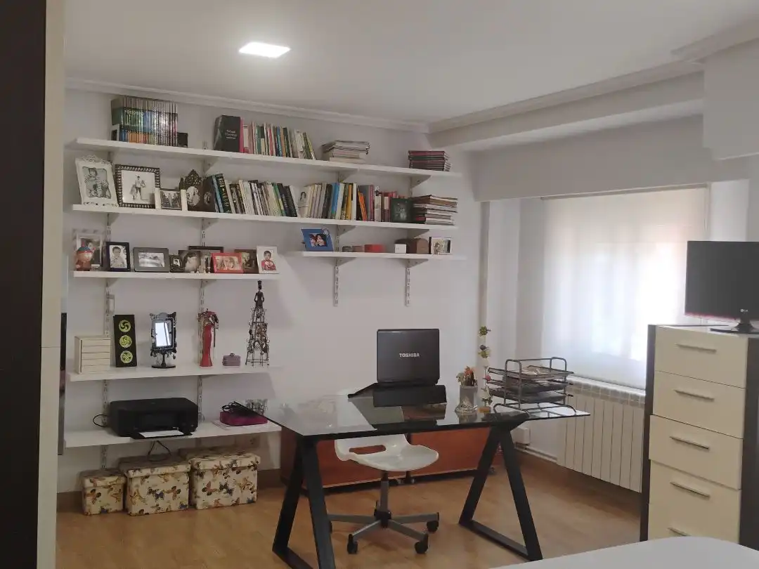 Piso en venta en Rúa Río Arnoia, 26, Ventiun Sala de estar de Piso en venta en Ourense Capital con Calefacción, Parquet y Trastero