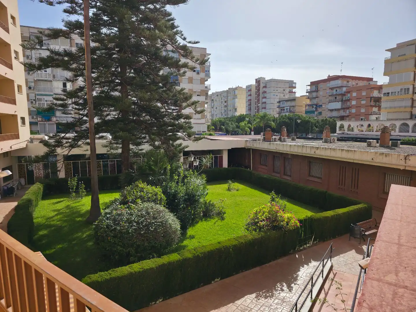 Pis en venda a Calle Infantes, 46, Poniente - Faro Vista exterior de Pis en venda en Vélez-Málaga amb Terrassa i Piscina