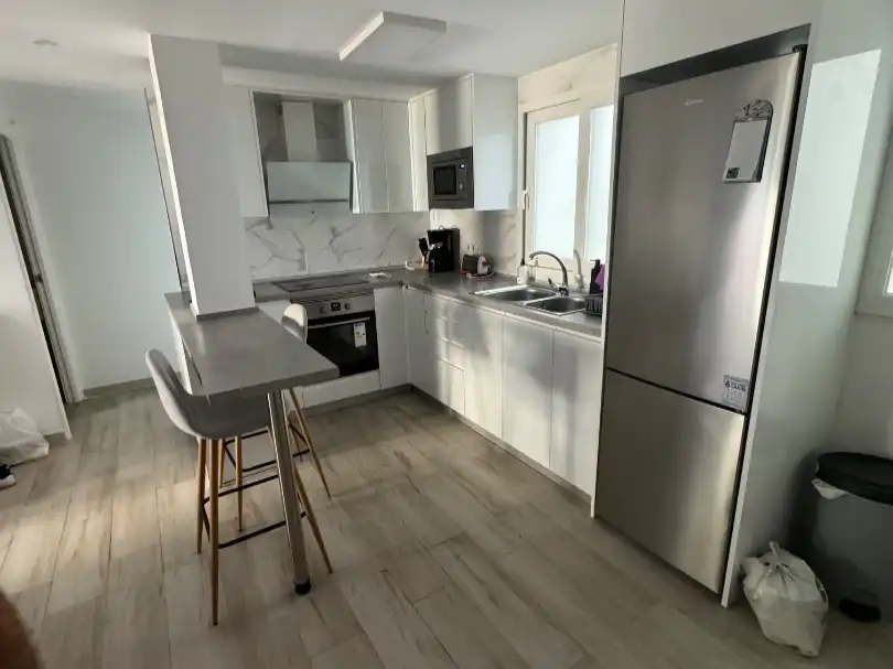 Piso de alquiler en Carrer de Jupiter, 7, Centro Urbano Cocina de Piso de alquiler en Benidorm con Aire acondicionado, Terraza y Amueblado
