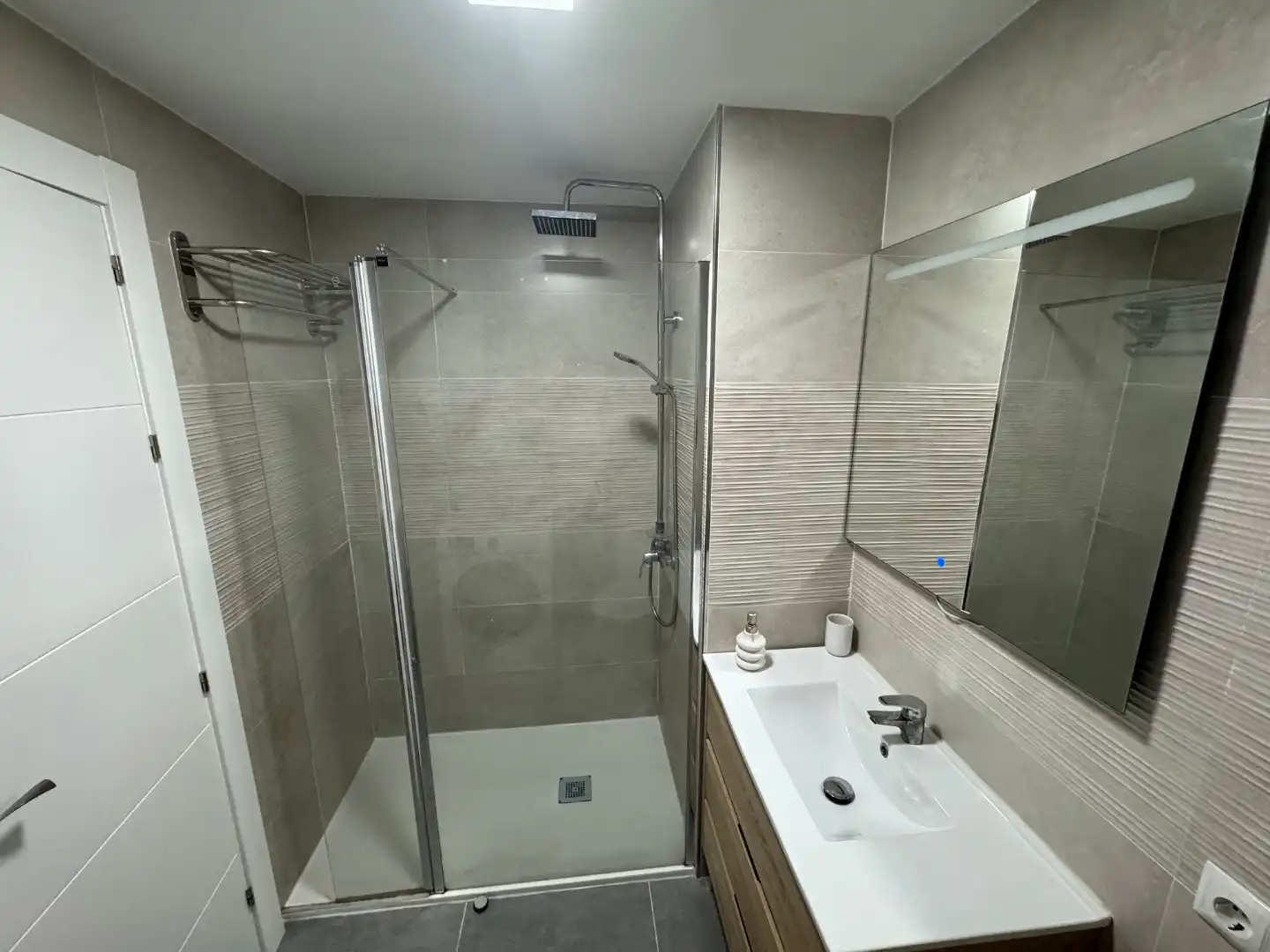 Piso de alquiler en Carrer de Jupiter, 7, Centro Urbano Baño de Piso de alquiler en Benidorm con Aire acondicionado, Terraza y Amueblado