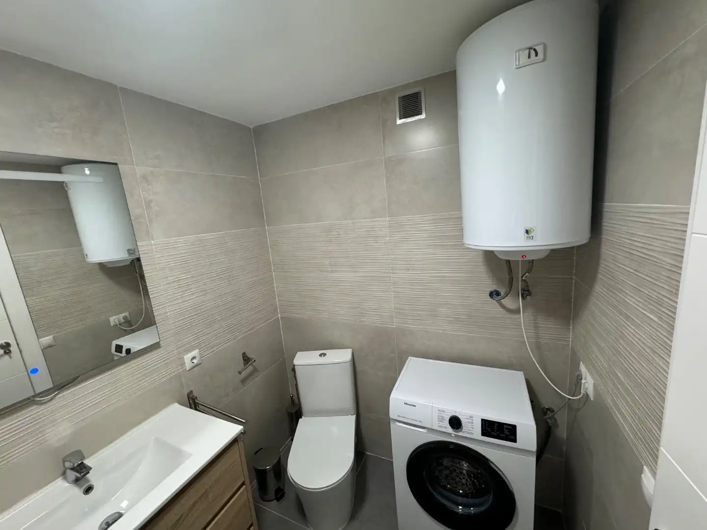 Piso de alquiler en Carrer de Jupiter, 7, Centro Urbano Baño de Piso de alquiler en Benidorm con Aire acondicionado, Terraza y Amueblado