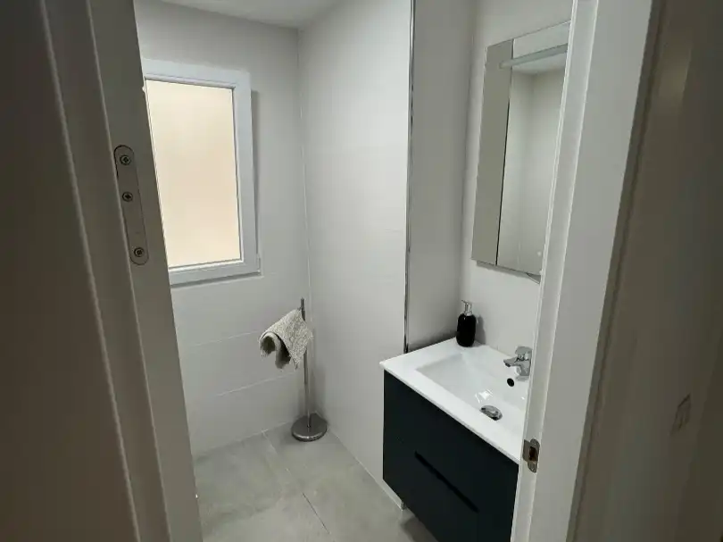 Piso de alquiler en Carrer de Jupiter, 7, Centro Urbano Baño de Piso de alquiler en Benidorm con Aire acondicionado, Terraza y Amueblado