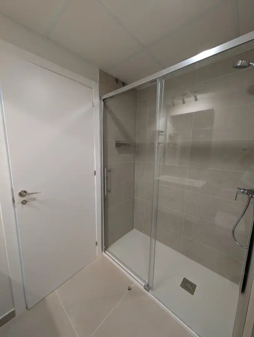 Piso de alquiler en Calle Escr Maria Teresa de Leon, Ciudad Jardín - Zoco Baño de Piso de alquiler en Córdoba con Aire acondicionado, Calefacción y Terraza