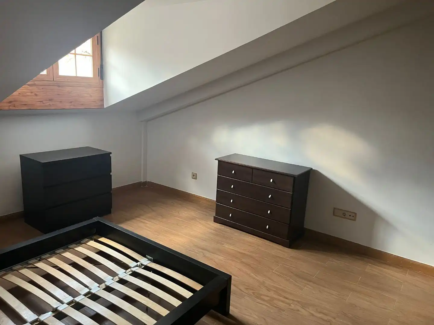 Dúplex en venda a Calle Río Duero, 13, Venecia - Nueva Alcalá Dormitori de Dúplex en venda en Alcalá de Henares amb Aire condicionat i Moblat