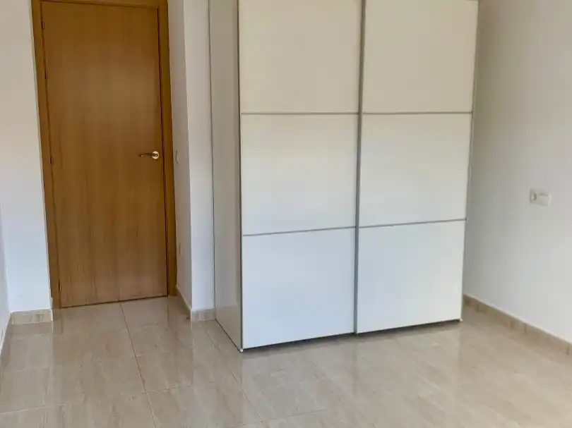 Piso en venta en Calle Granada, 27, Pozuelo de Calatrava Habitación de Piso en venta en Pozuelo de Calatrava con Aire acondicionado y Piscina