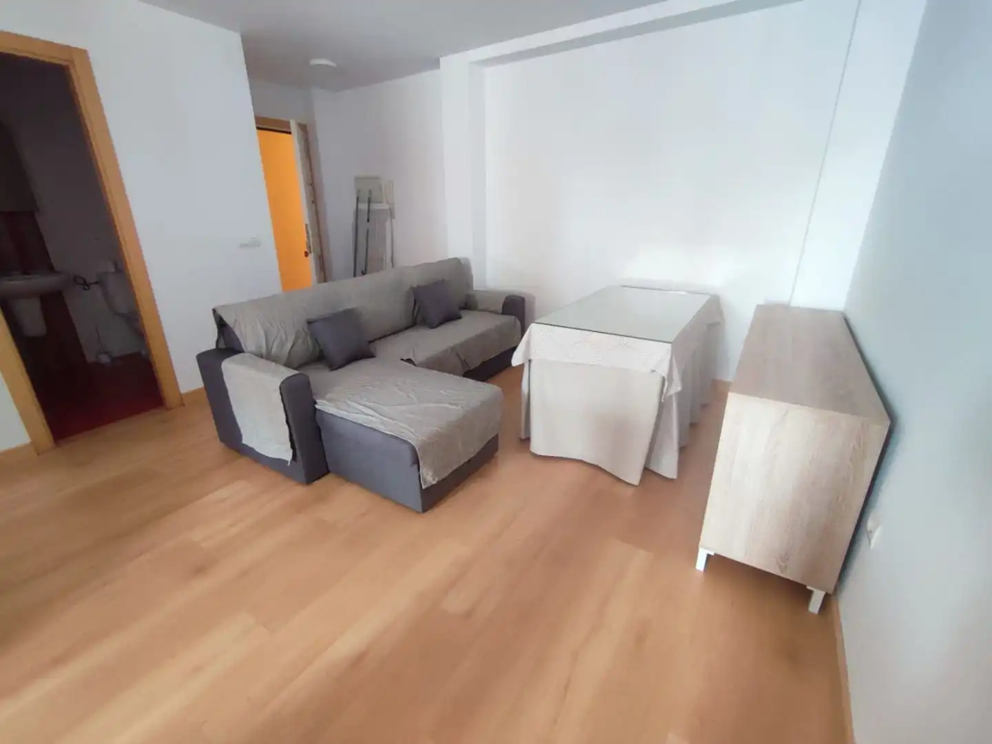 Piso de alquiler en Calle Nueva, 1, Núcleo urbano Sala de estar de Piso de alquiler en Aljaraque con Aire acondicionado, Parquet y Amueblado