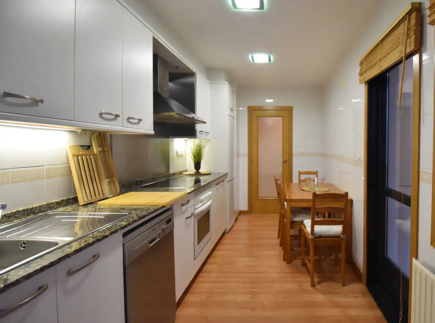 Flat for rent in Rúa Ribeira Sacra, 19, Mesoiro Kitchen of Flat for rent in A Coruña Capital with Heating, Parquet flooring and Storage room
