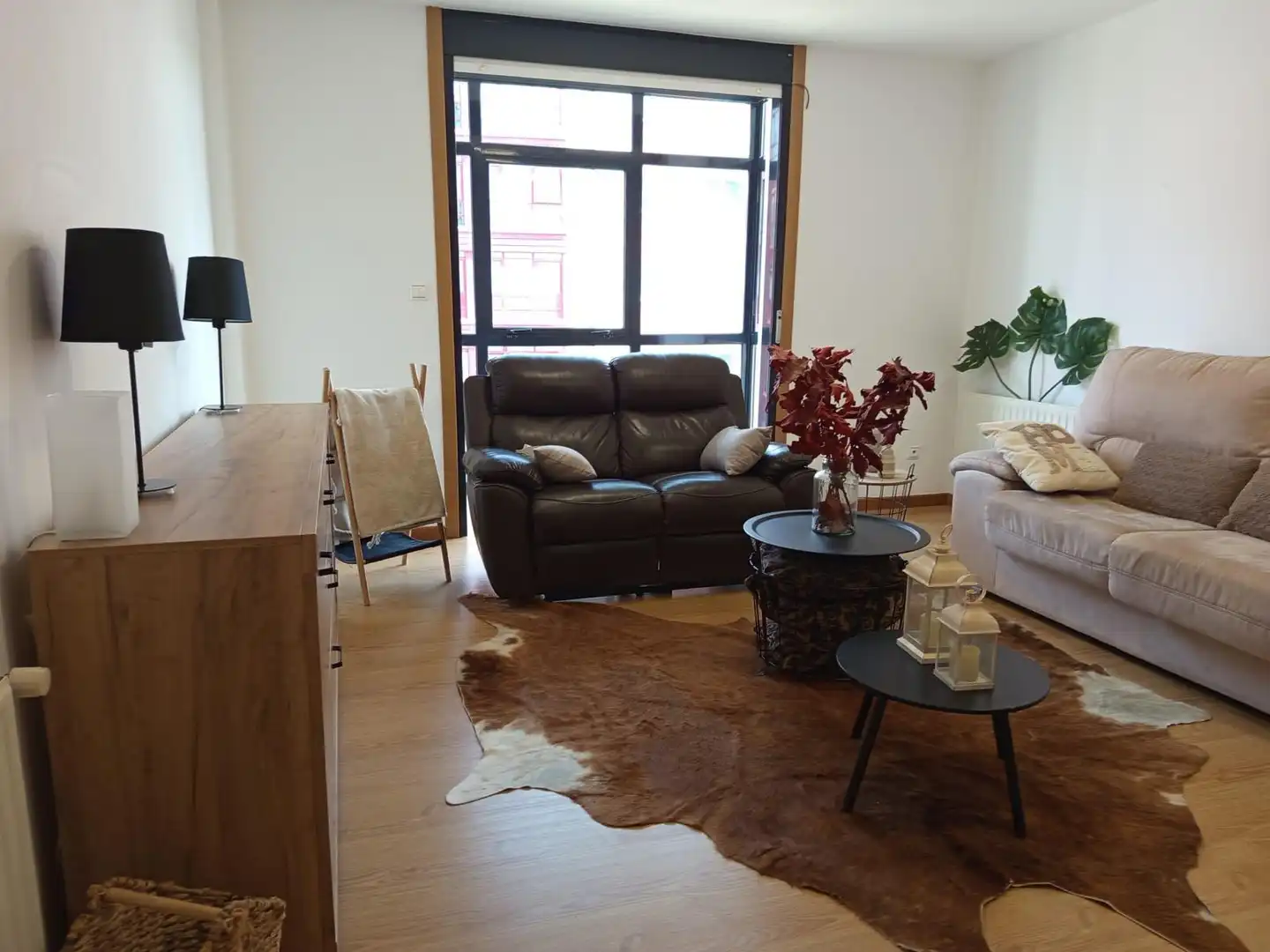 Sala d'estar de Pis de lloguer en A Coruña Capital  amb Calefacció, Parquet i Traster