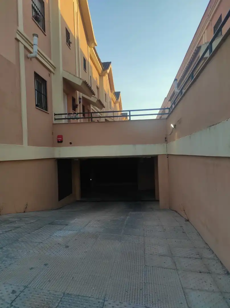 Casa adosada en venta en Calle Luis Cernuda, Centro Parking de Casa adosada en venta en Alhaurín de la Torre con Aire acondicionado, Calefacción y Jardín privado