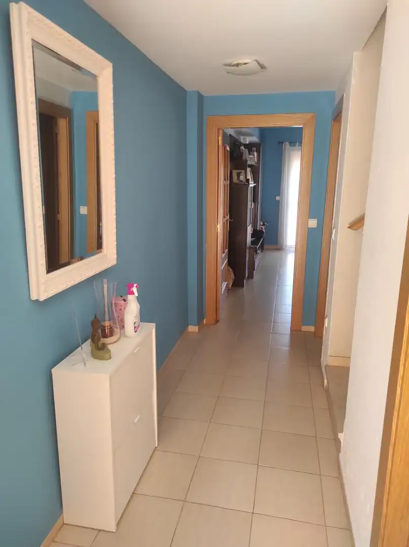 Einfamilien-Reihenhaus zum Verkauf in Calle Luis Cernuda, Centro Einfamilien-Reihenhaus zum Verkauf in Alhaurín de la Torre mit Klimaanlage, Heizung und Privatgarten