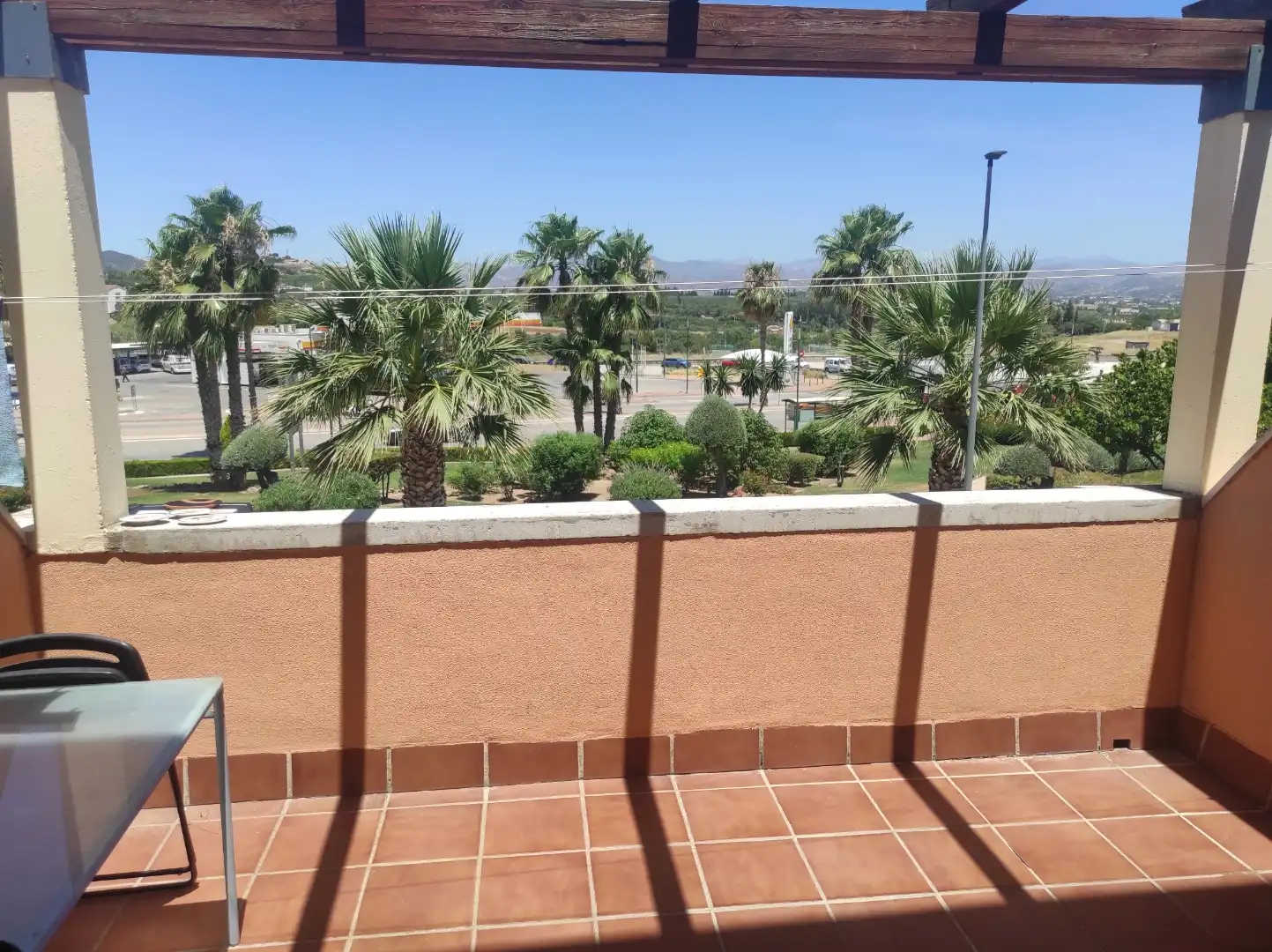 Einfamilien-Reihenhaus zum Verkauf in Calle Luis Cernuda, Centro Terrasse von Einfamilien-Reihenhaus zum Verkauf in Alhaurín de la Torre mit Klimaanlage, Heizung und Privatgarten