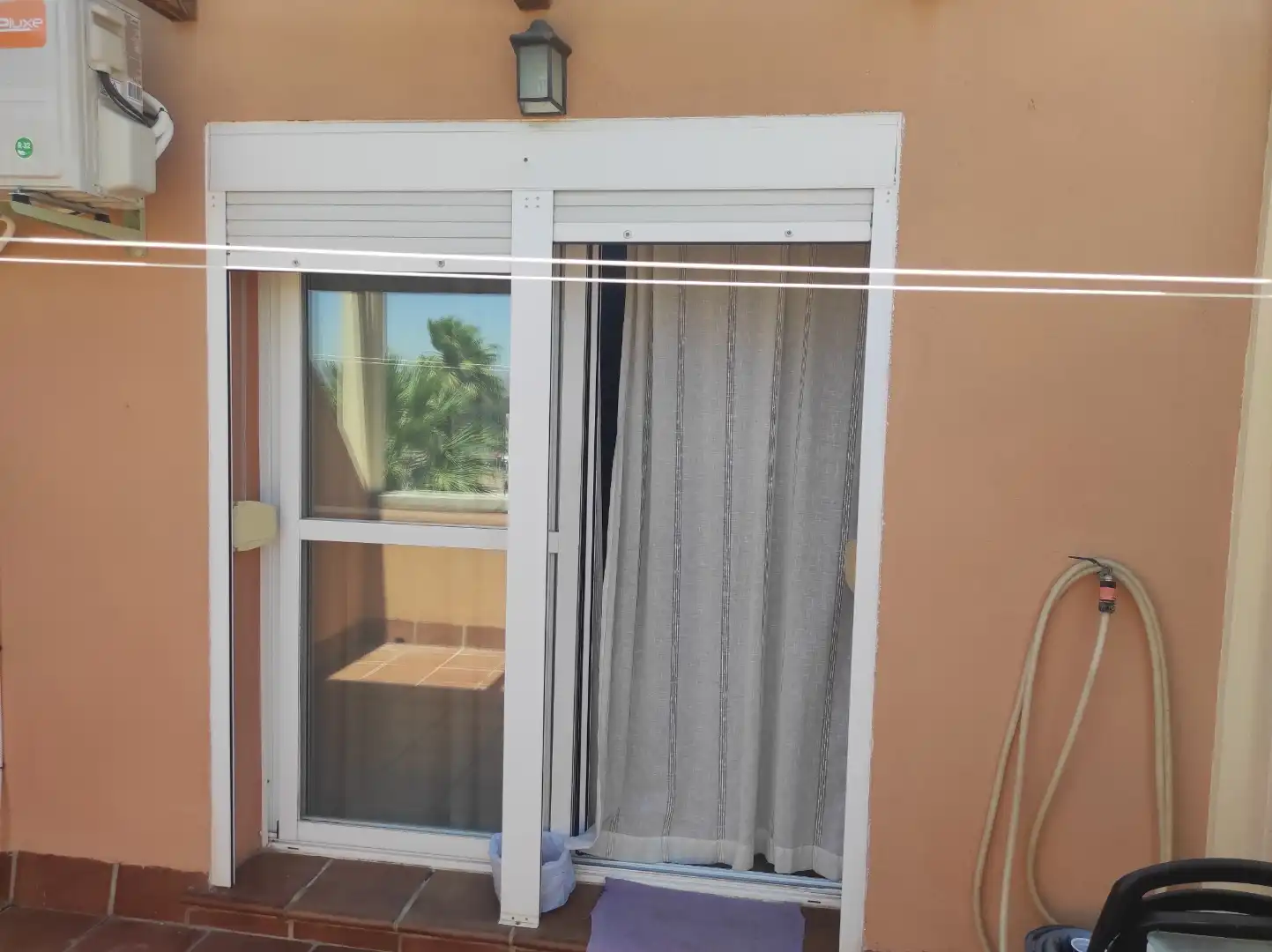 Einfamilien-Reihenhaus zum Verkauf in Calle Luis Cernuda, Centro Terrasse von Einfamilien-Reihenhaus zum Verkauf in Alhaurín de la Torre mit Klimaanlage, Heizung und Privatgarten