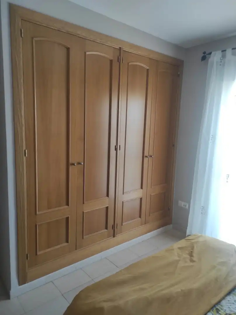 Einfamilien-Reihenhaus zum Verkauf in Calle Luis Cernuda, Centro Schlafzimmer von Einfamilien-Reihenhaus zum Verkauf in Alhaurín de la Torre mit Klimaanlage, Heizung und Privatgarten