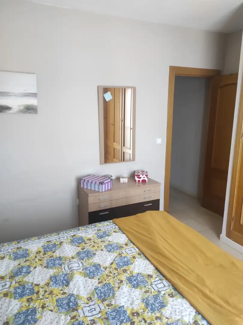 Einfamilien-Reihenhaus zum Verkauf in Calle Luis Cernuda, Centro Schlafzimmer von Einfamilien-Reihenhaus zum Verkauf in Alhaurín de la Torre mit Klimaanlage, Heizung und Privatgarten