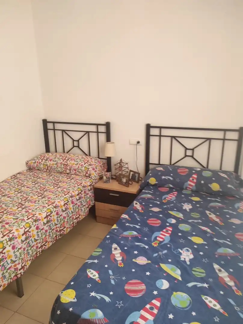 Einfamilien-Reihenhaus zum Verkauf in Calle Luis Cernuda, Centro Schlafzimmer von Einfamilien-Reihenhaus zum Verkauf in Alhaurín de la Torre mit Klimaanlage, Heizung und Privatgarten