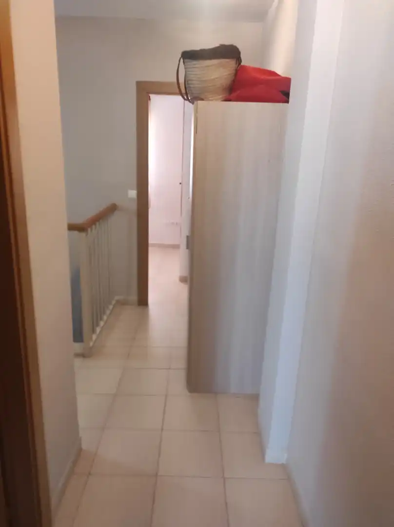 Einfamilien-Reihenhaus zum Verkauf in Calle Luis Cernuda, Centro Einfamilien-Reihenhaus zum Verkauf in Alhaurín de la Torre mit Klimaanlage, Heizung und Privatgarten