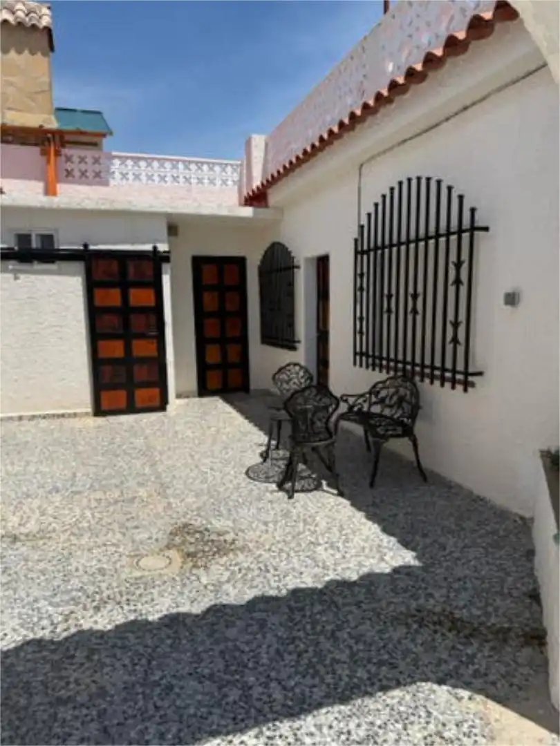 Casa adosada de alquiler en La Presa - Collado - La Malla Terraza de Casa adosada de alquiler en Manises con Piscina y Amueblado