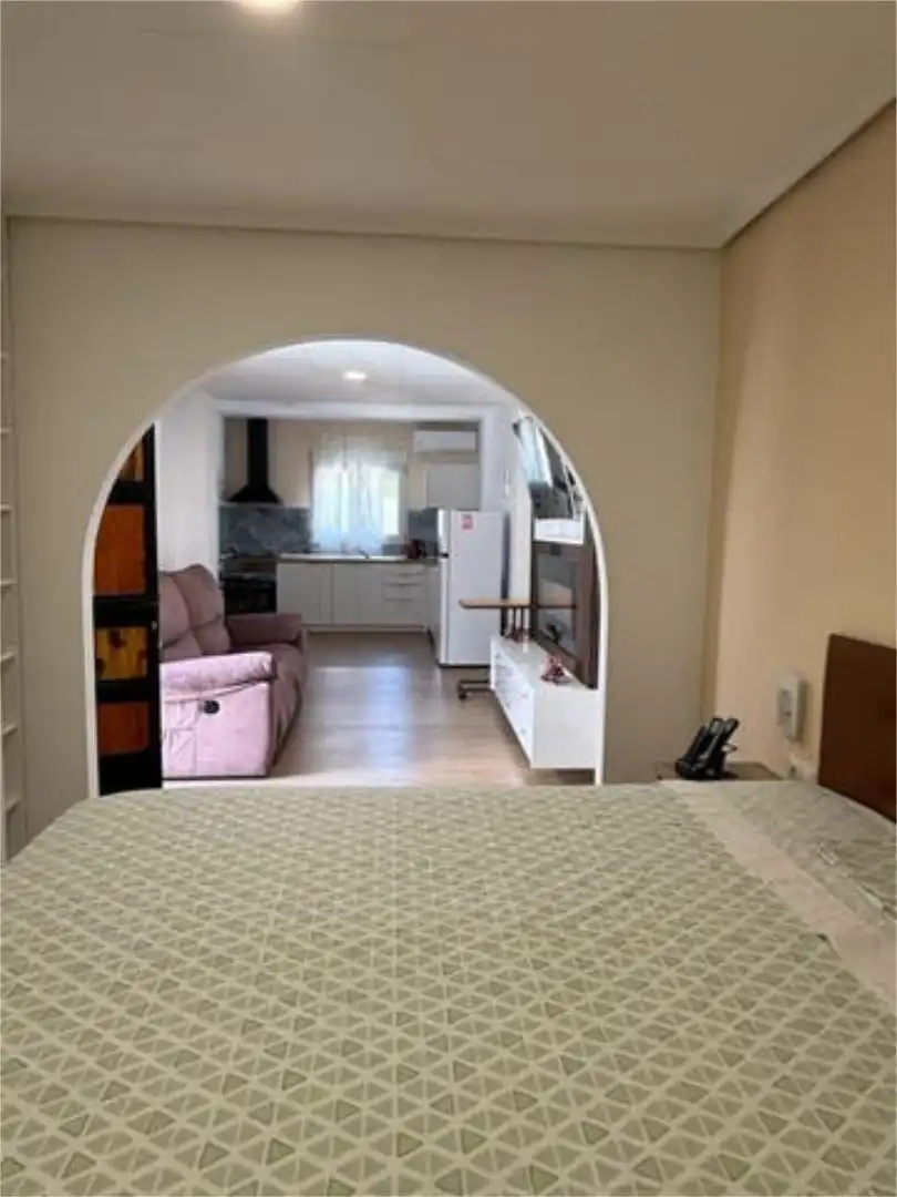 Casa adosada de alquiler en La Presa - Collado - La Malla Habitación de Casa adosada de alquiler en Manises con Piscina y Amueblado