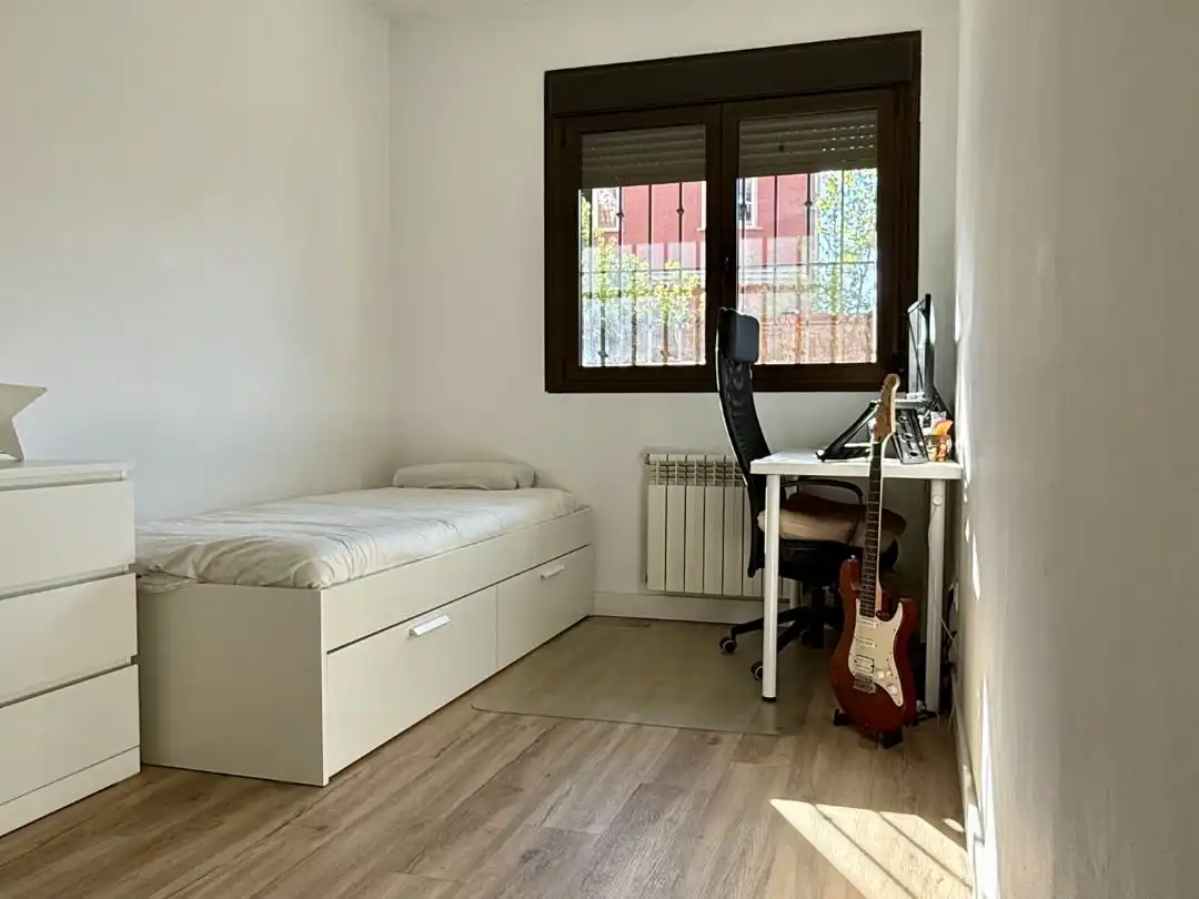 Flat for sale in Calle Castillo de Arévalo, 11, Europolis Bedroom of Flat for sale in Las Rozas de Madrid with Air Conditioner