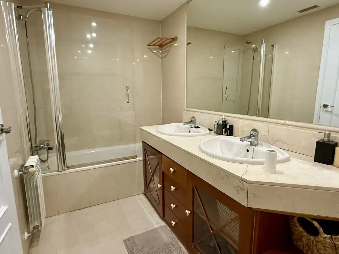 Flat for sale in Calle Castillo de Arévalo, 11, Europolis Bathroom of Flat for sale in Las Rozas de Madrid with Air Conditioner