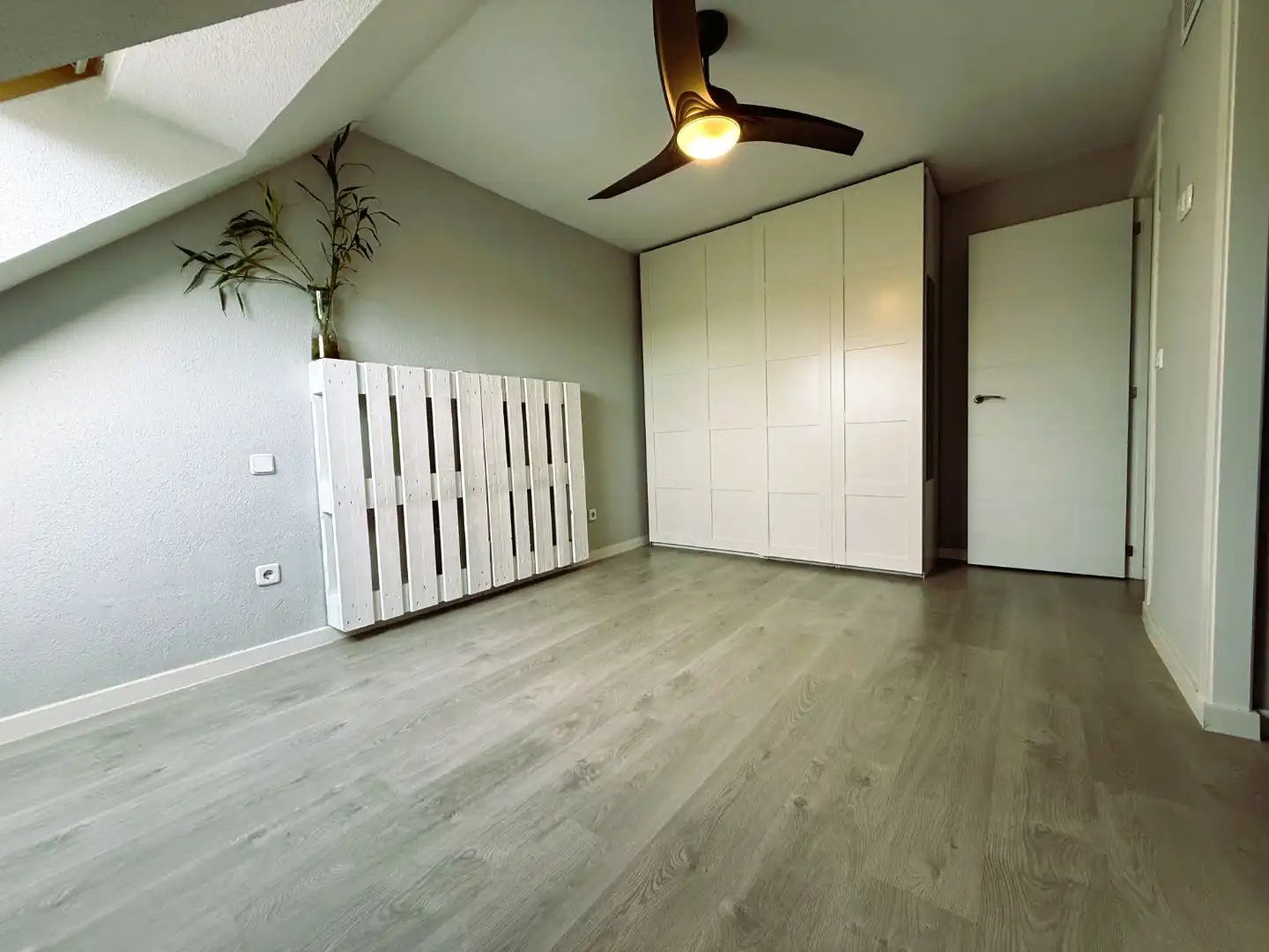Ático de alquiler en Paseo del Pinar, 29, El Caño - Maracaibo Habitación de Ático de alquiler en Las Rozas de Madrid con Aire acondicionado, Calefacción y Parquet
