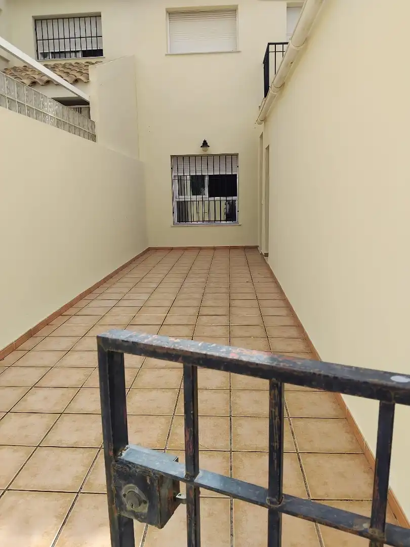 Einfamilien-Reihenhaus zur Miete in Calle Jesús de Perceval, 61, Aguadulce Norte Einfamilien-Reihenhaus zur Miete in Roquetas de Mar mit Klimaanlage, Terrasse und Abstellraum
