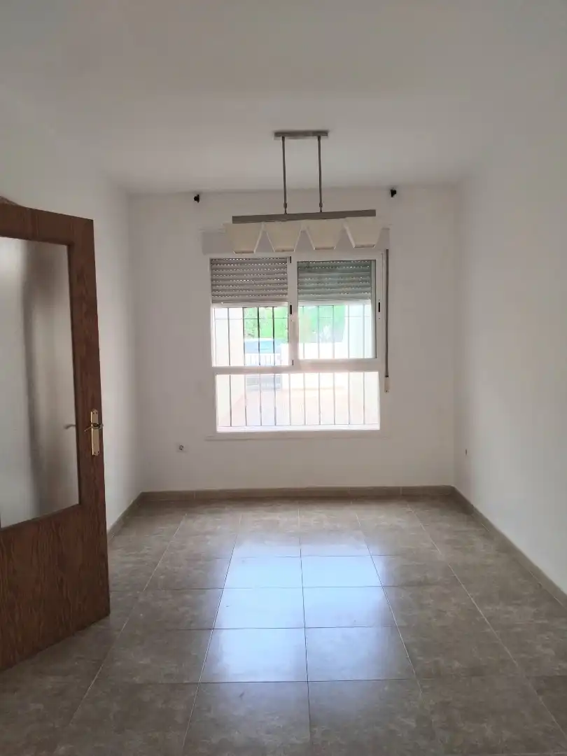 Einfamilien-Reihenhaus zur Miete in Calle Jesús de Perceval, 61, Aguadulce Norte Schlafzimmer von Einfamilien-Reihenhaus zur Miete in Roquetas de Mar mit Klimaanlage, Terrasse und Abstellraum