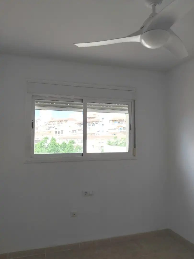 Einfamilien-Reihenhaus zur Miete in Calle Jesús de Perceval, 61, Aguadulce Norte Schlafzimmer von Einfamilien-Reihenhaus zur Miete in Roquetas de Mar mit Klimaanlage, Terrasse und Abstellraum