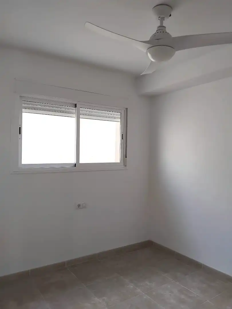 Einfamilien-Reihenhaus zur Miete in Calle Jesús de Perceval, 61, Aguadulce Norte Schlafzimmer von Einfamilien-Reihenhaus zur Miete in Roquetas de Mar mit Klimaanlage, Terrasse und Abstellraum