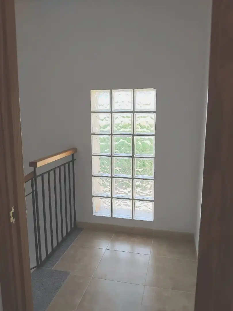 Einfamilien-Reihenhaus zur Miete in Calle Jesús de Perceval, 61, Aguadulce Norte Einfamilien-Reihenhaus zur Miete in Roquetas de Mar mit Klimaanlage, Terrasse und Abstellraum