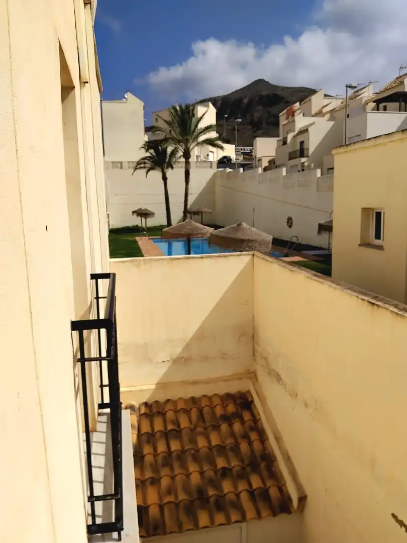 Einfamilien-Reihenhaus zur Miete in Calle Jesús de Perceval, 61, Aguadulce Norte Schwimmbecken von Einfamilien-Reihenhaus zur Miete in Roquetas de Mar mit Klimaanlage, Terrasse und Abstellraum