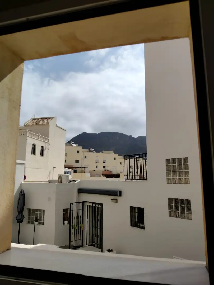 Einfamilien-Reihenhaus zur Miete in Calle Jesús de Perceval, 61, Aguadulce Norte Außenansicht von Einfamilien-Reihenhaus zur Miete in Roquetas de Mar mit Klimaanlage, Terrasse und Abstellraum