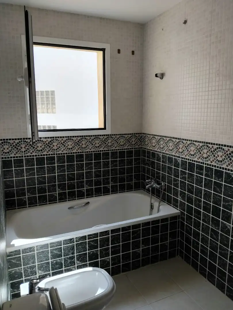 Einfamilien-Reihenhaus zur Miete in Calle Jesús de Perceval, 61, Aguadulce Norte Badezimmer von Einfamilien-Reihenhaus zur Miete in Roquetas de Mar mit Klimaanlage, Terrasse und Abstellraum